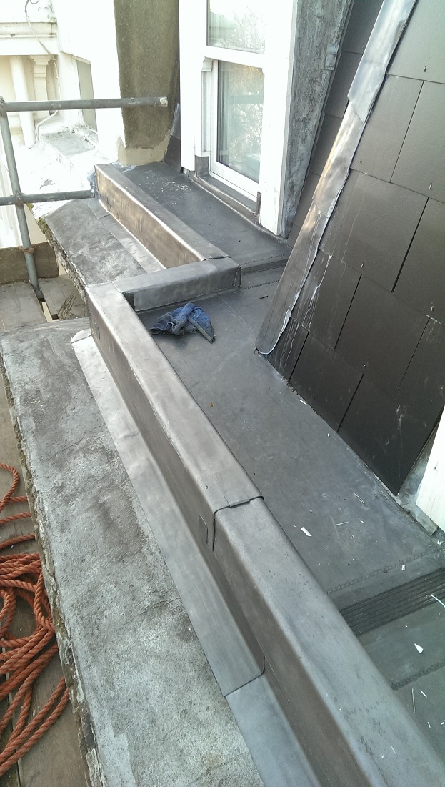 Parapet during works